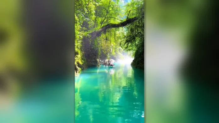 pingshan-canyon-floating-boat-guide-cover-01-1600x900-1 Emerald water reflecting sunlit trees inside Pingshan Canyon in Enshi, China
