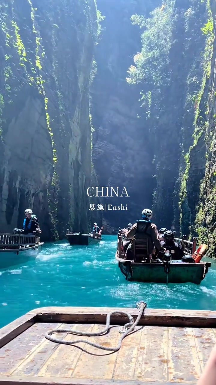 Sightseeing boats travelling between Pingshan Canyon’s high rock walls