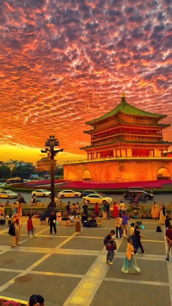 Xi’an City Wall and its gate architecture beneath a dramatic twilight sky