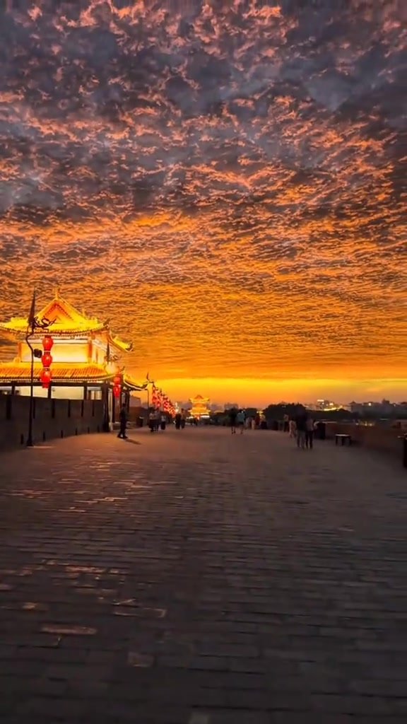 The broad walkway and illuminated towers of Xi’an City Wall after sunset